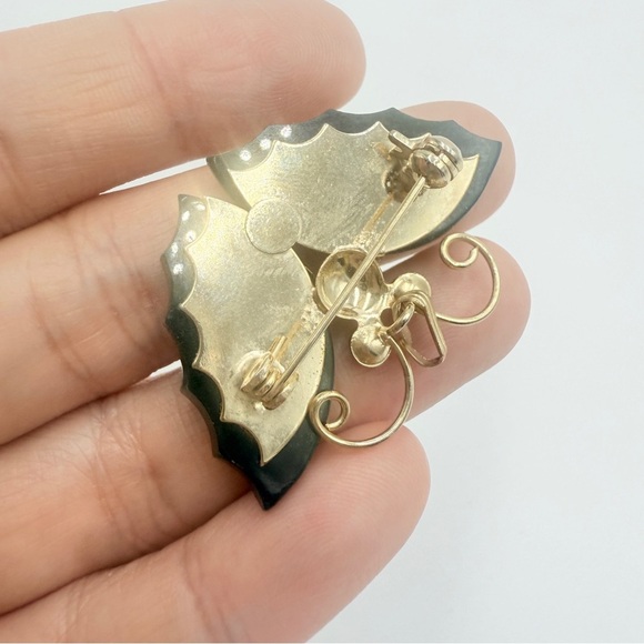 Vintage Asian Jade Butterfly Brooch/Pendant with Coral Eyes - Picture 6 of 9